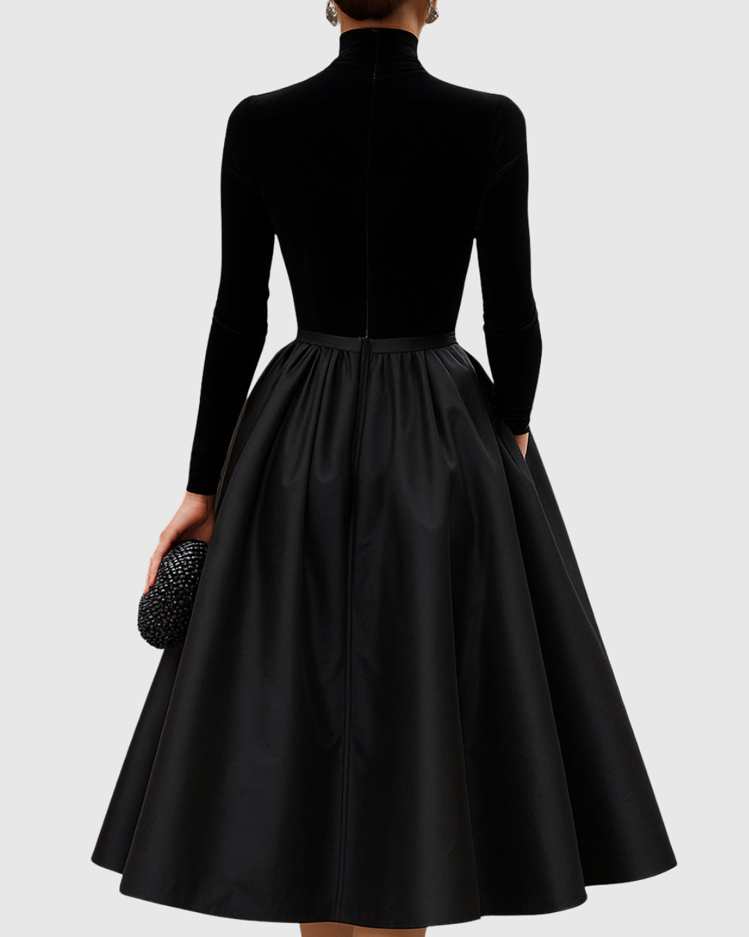 Aradia | Elegant Midiklänning I Svart Sammet Och Satin
