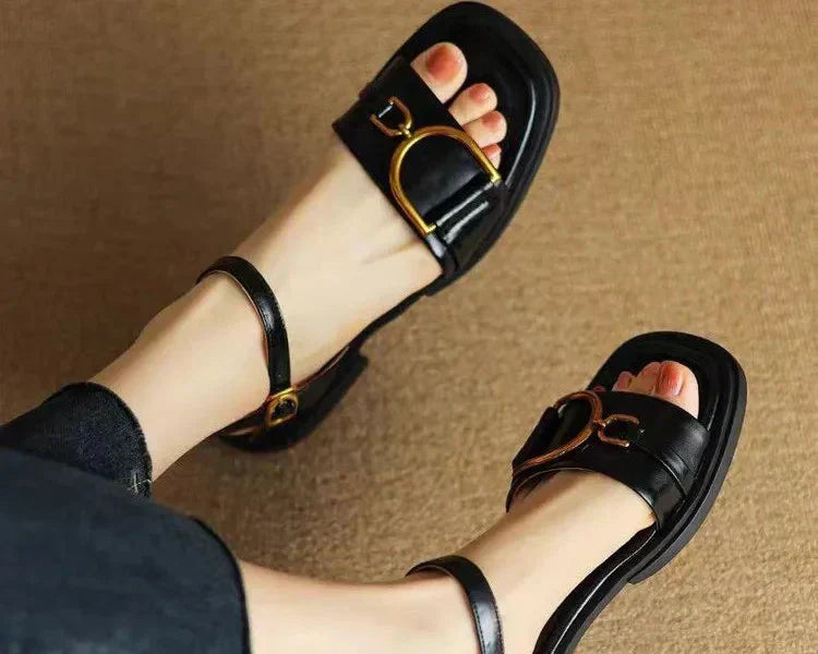 Amara | Platta Sandaler Med Spänne