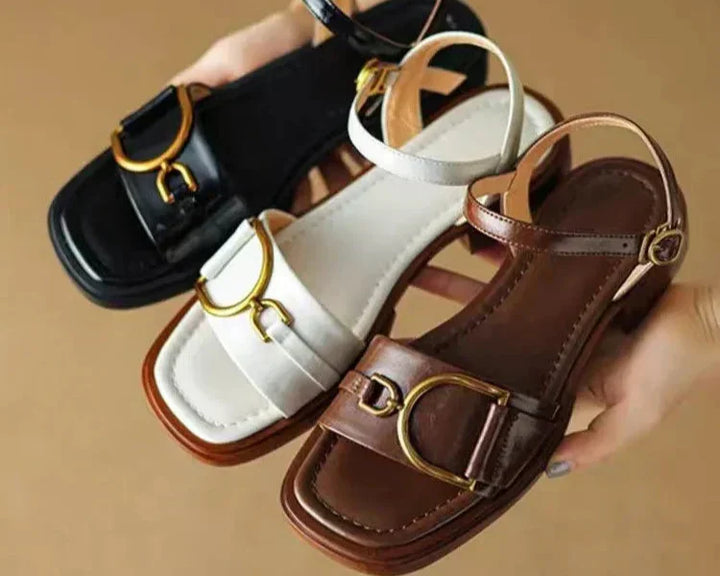 Amara | Platta Sandaler Med Spänne
