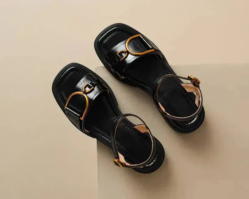 Amara | Platta Sandaler Med Spänne