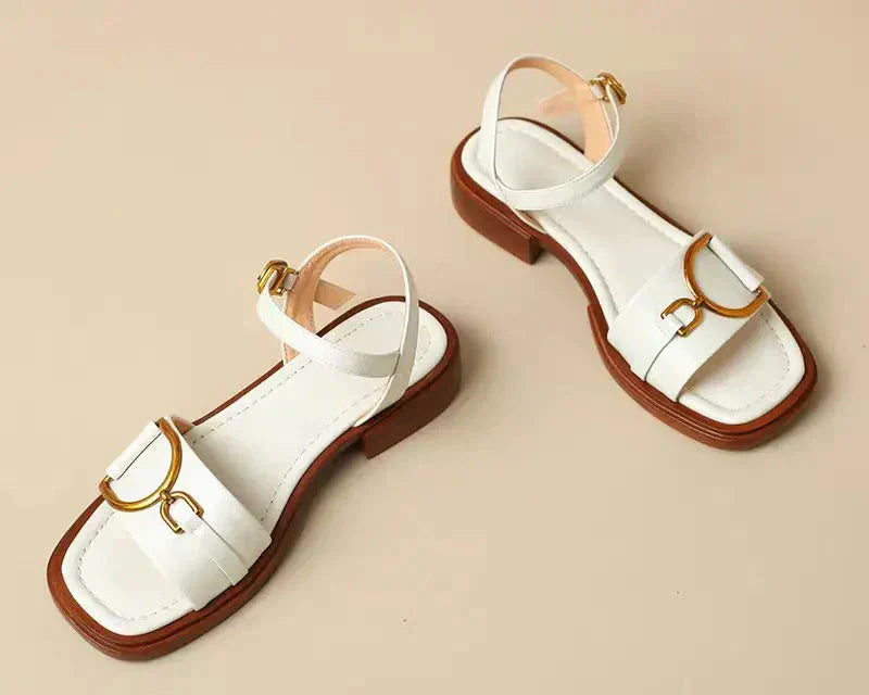 Amara | Platta Sandaler Med Spänne