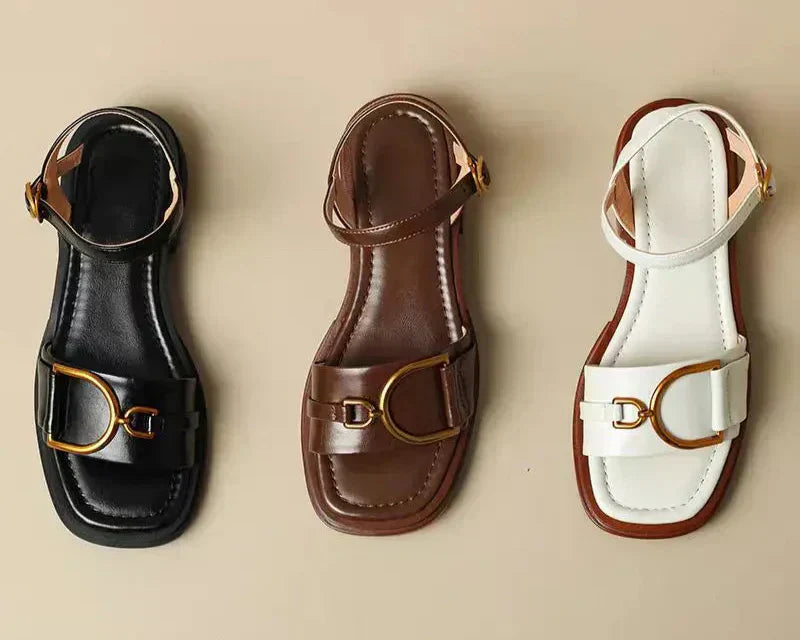 Amara | Platta Sandaler Med Spänne