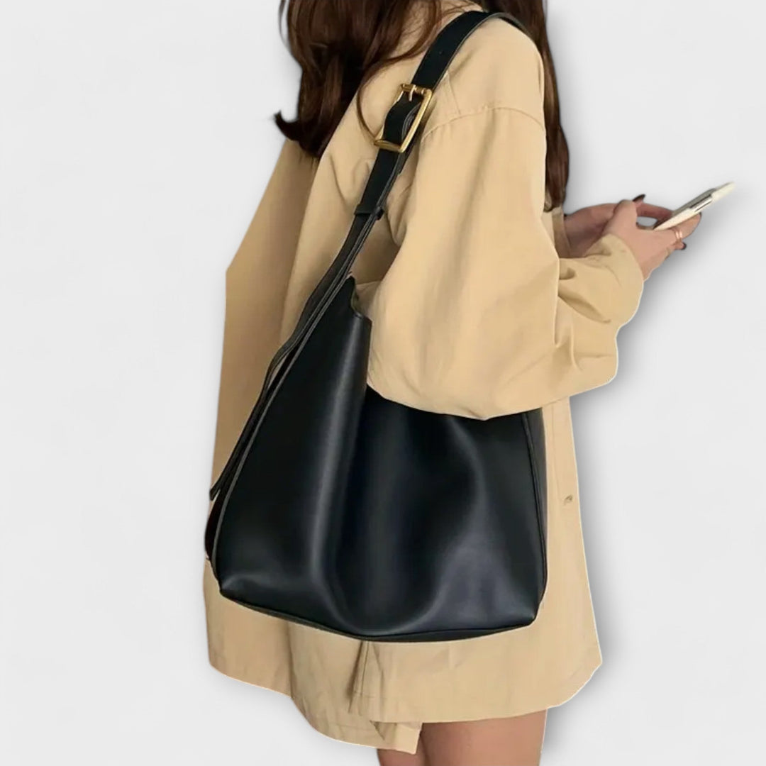 Olivia – Elegant Skinnaxelväska
