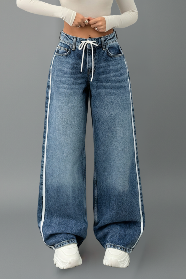 Gabriella | Kvinnors Avslappnade Vida Denimjeans med Dragsko Detalj