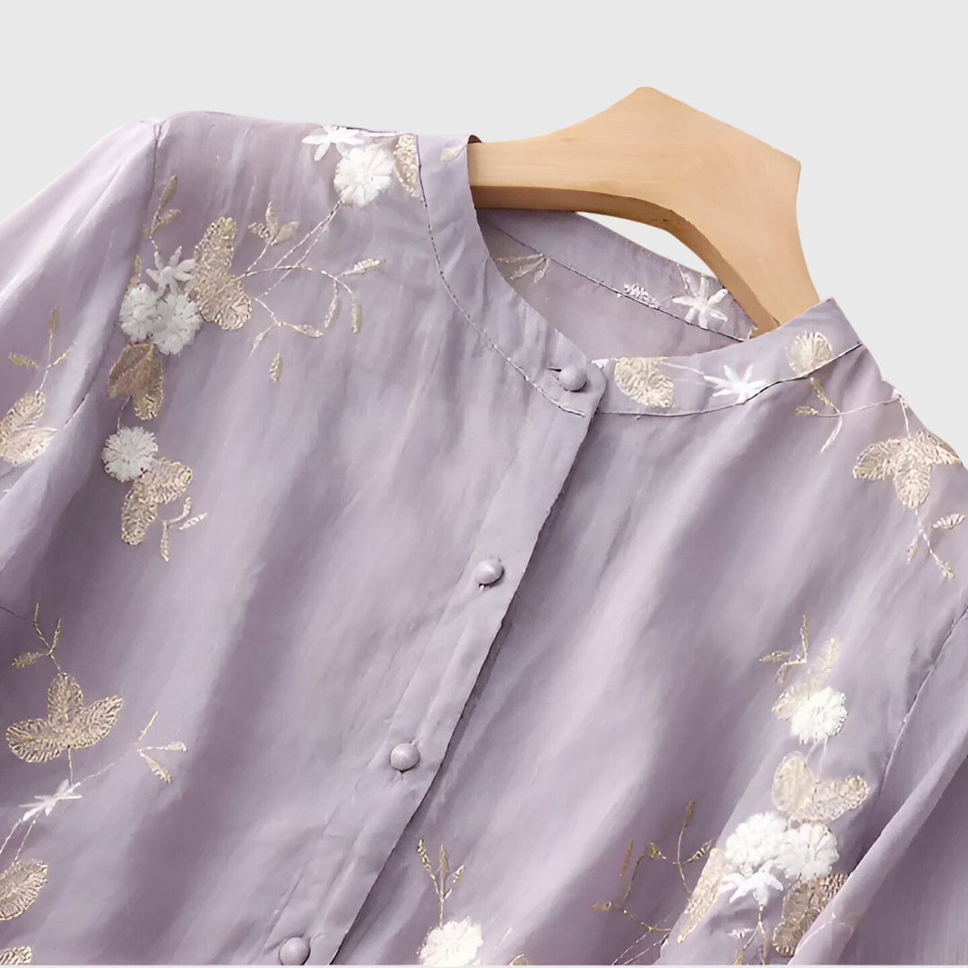 Nellie | Elegant Topp Med Broderade Blommor