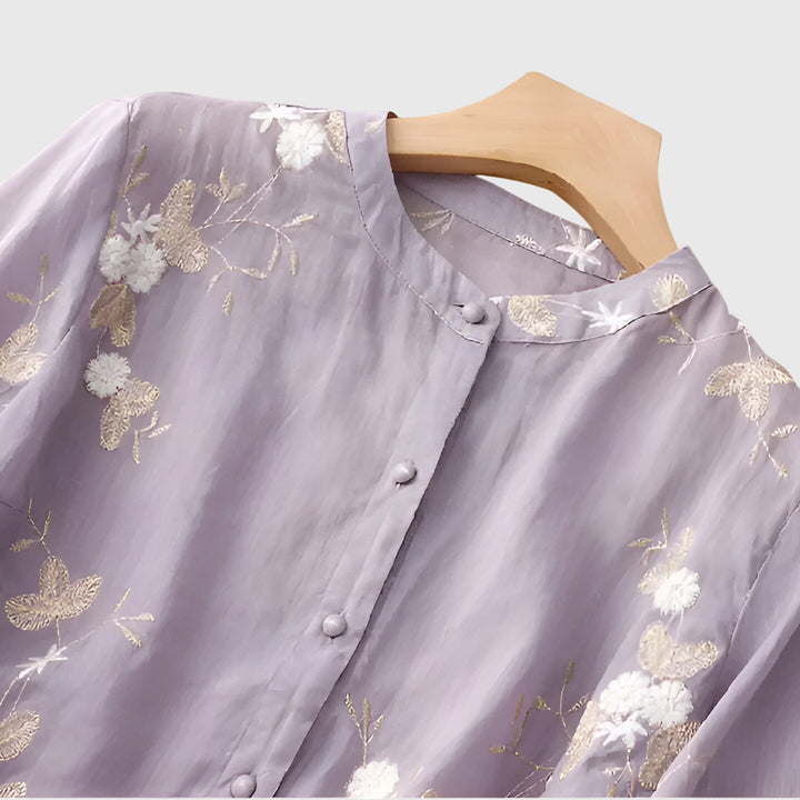 Nellie | Elegant Topp Med Broderade Blommor