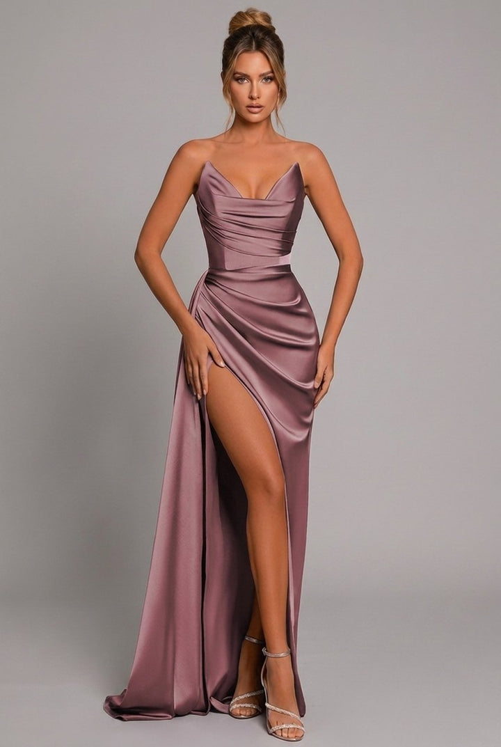 Charlotte | Satin Maxi Klänning Rynkad Hjärtformad Slits